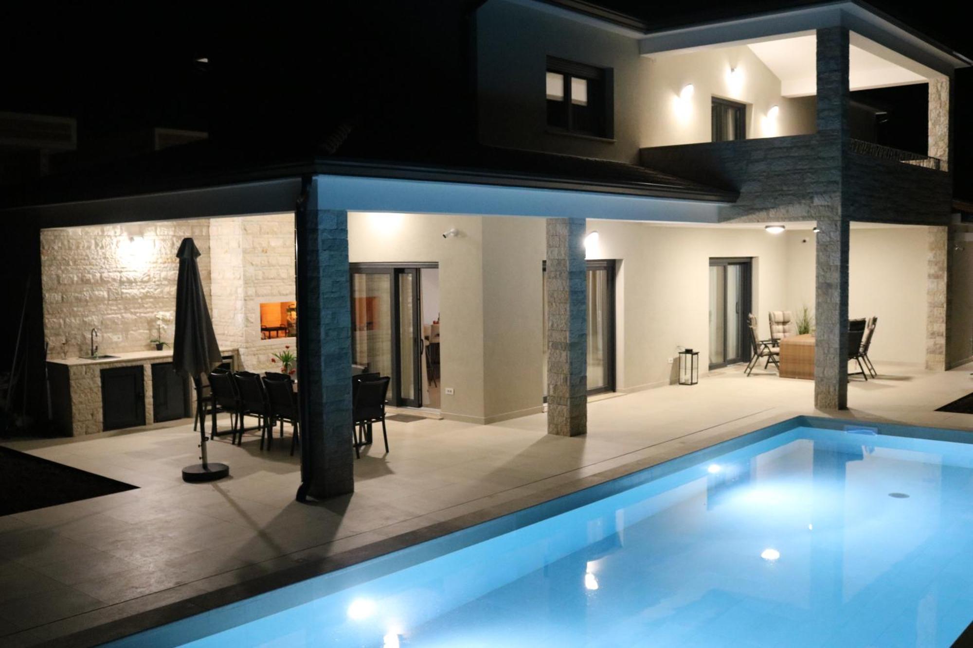 New 2024! Luxury Carlotte With 11m Pool Vila